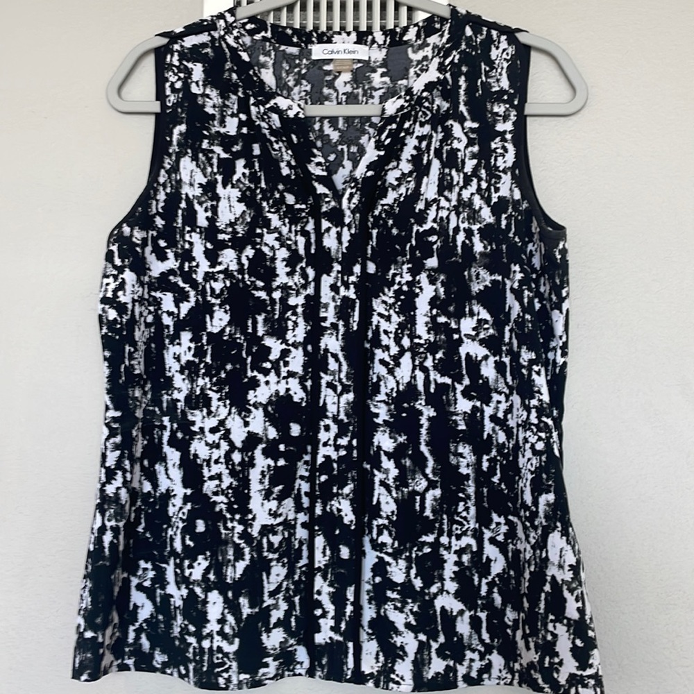 Calvin Klein black and white patterned blouse